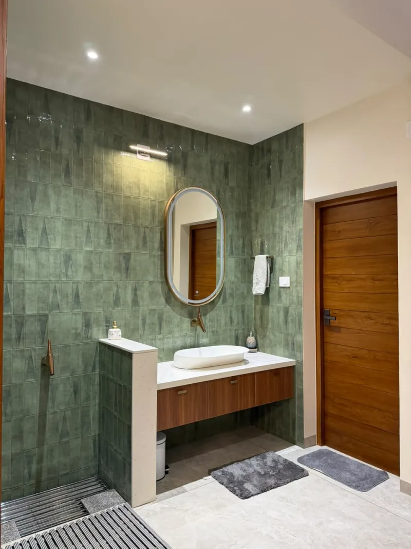 Contemporary Ensuite Bathroom